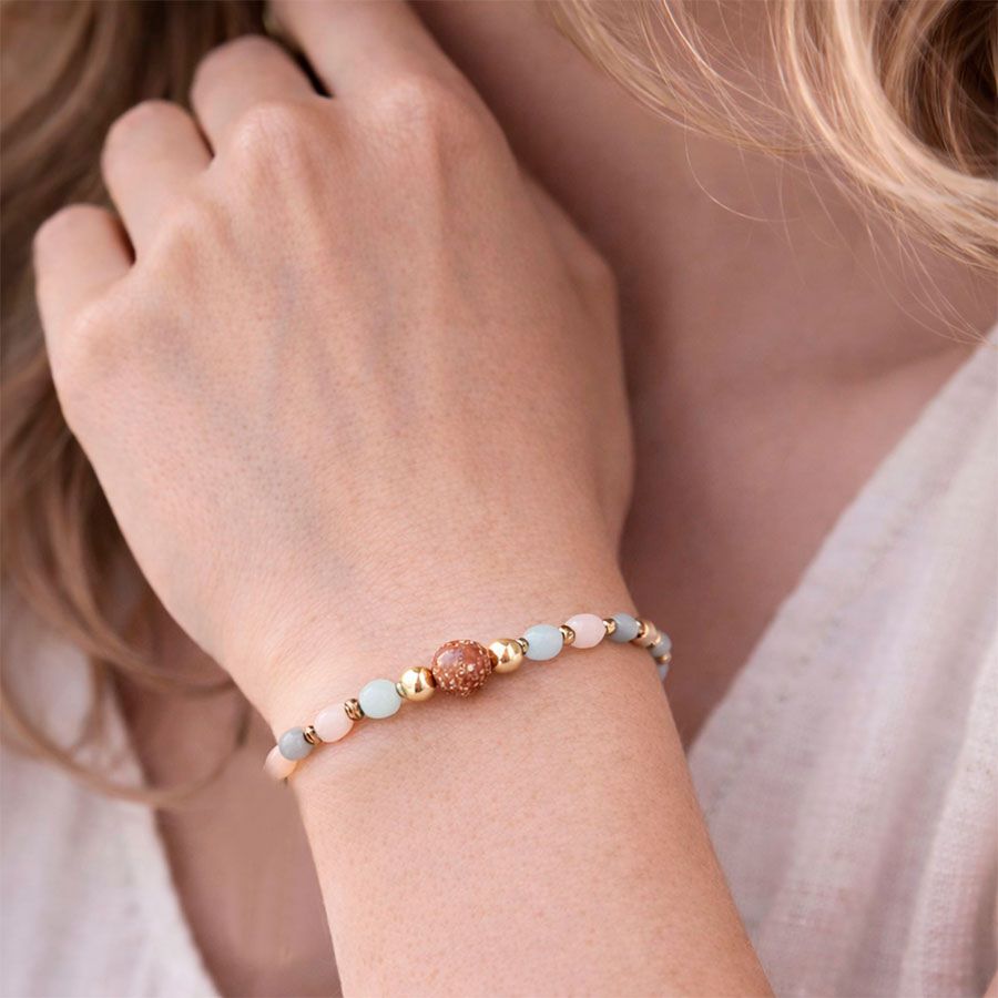 Pulsera Protectora Mujer • Joyas Coquetas Pulsera protectora mujer en muñeca femenina hecho en España por Joyas Coquetas