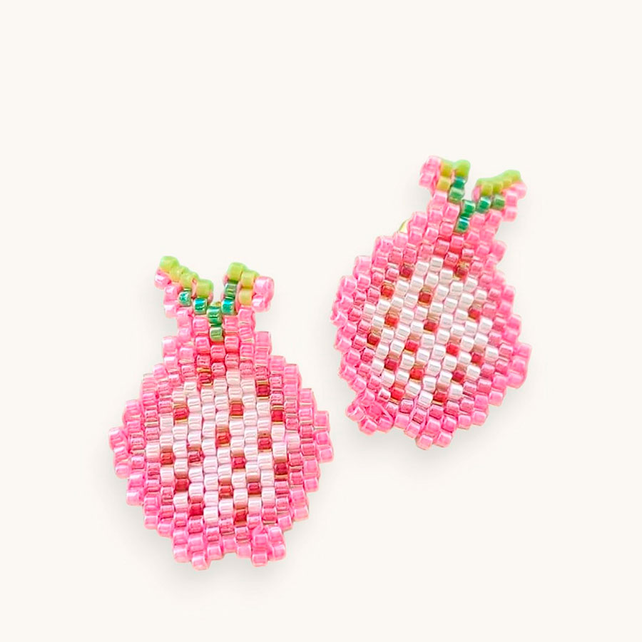 Pendientes pitaya hechos a mano con cuentas Miyuki. Joyas Coquetas, España.