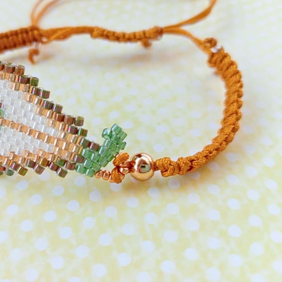 Conjunto frutal pera artesanal • Joyas Coquetas Detalle pulsera pera con bolita de acero inoxidable. Hecha a mano por Joyas Coquetas en España.