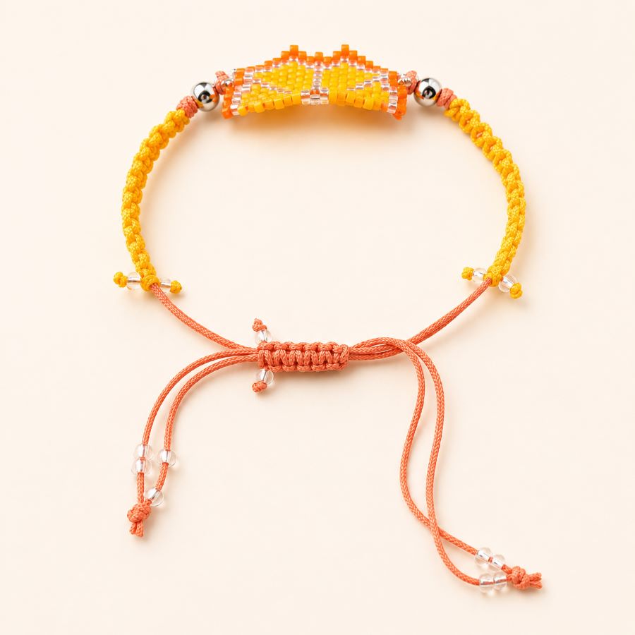 Pulsera Fruta Naranja Miyuki • Joyas Coquetas Parte trasera de la Pulsera Fruta Naranja Miyuki con cierre ajustable de cordón de poliéster, hecha a mano por Joyas Coquetas en Málaga.