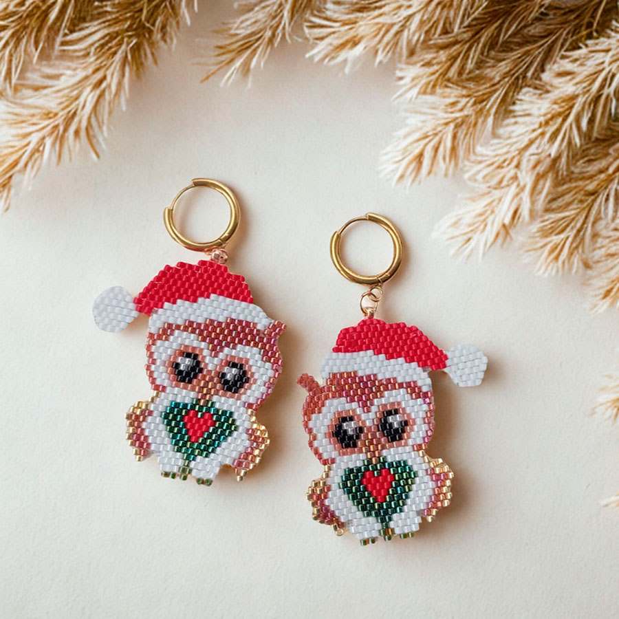 Pendientes búho navidad hechos a mano con cuentas Miyuki por Joyas Coquetas en Málaga