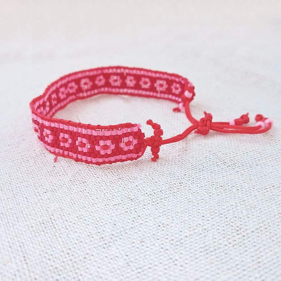 Pulsera Miyuki Flores • Joyas Coquetas Pulsera Miyuki hecha a mano con diseño floral y cierre ajustable. Joyas Coquetas, Málaga